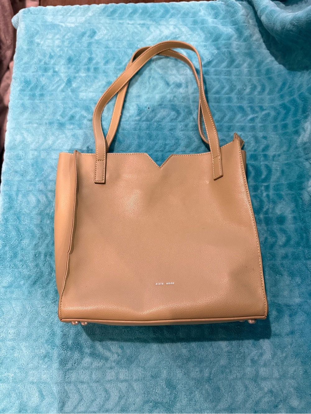 Classic Olive Leather Tote Bag - Stylish Everyday Carry